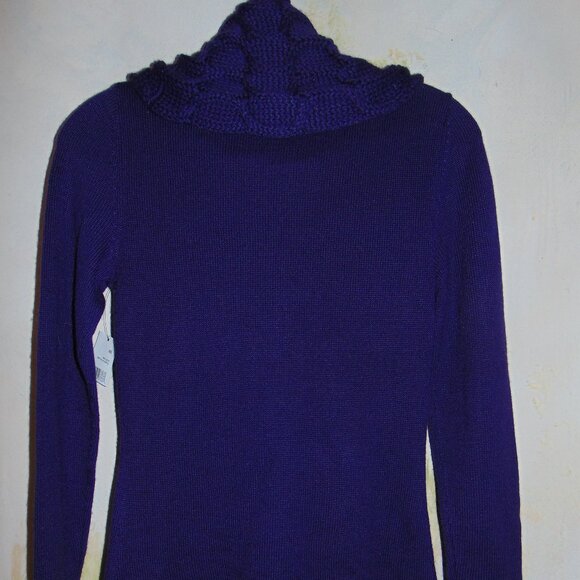 Similar items Sponsored Feedback on our suggestions | See all   Tahari Sweater W - Picture 7 of 10